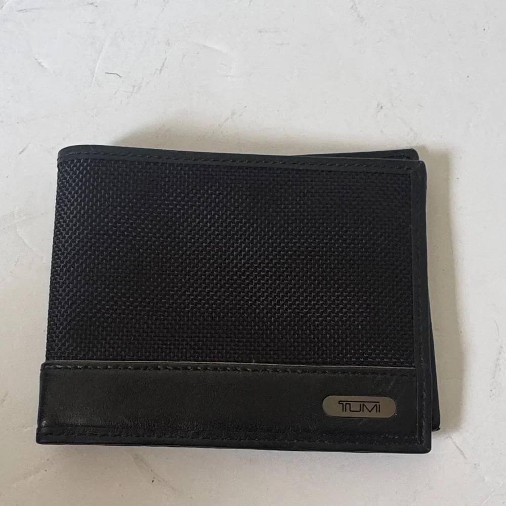 Tumi men’s wallet
